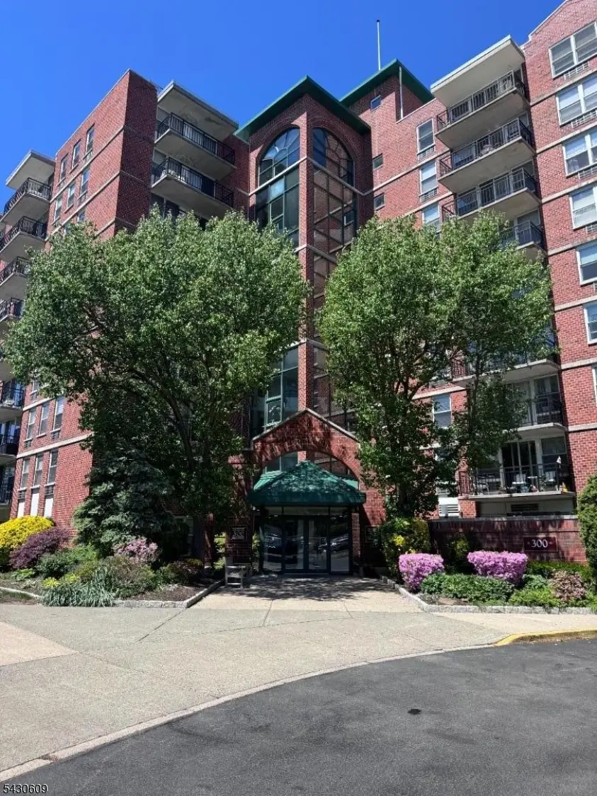 300 Main St #803, Singac, NJ 07424 - #1