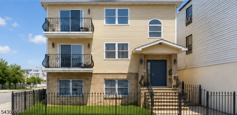 272-274 Orange St, Newark, NJ 07103 - #1