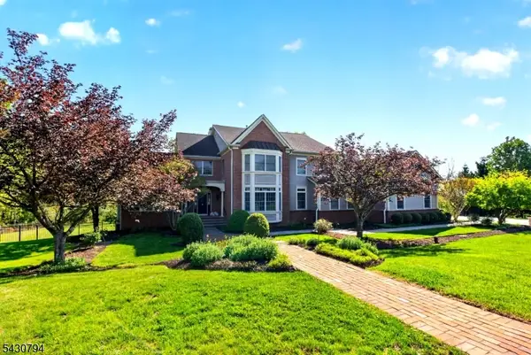 8 Morningside Ct, Raritan Twp., NJ 08822