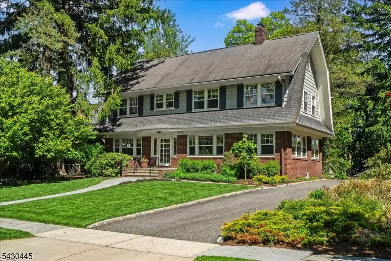 221 Christopher St, Montclair, NJ 07042 - #2