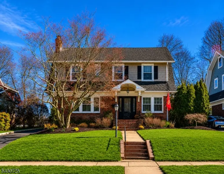 7 Wayland Dr, Verona, NJ 07044 - #1