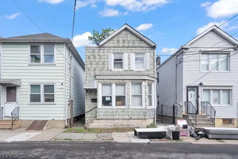 88 Komorn St, Newark, NJ 07105 - #1