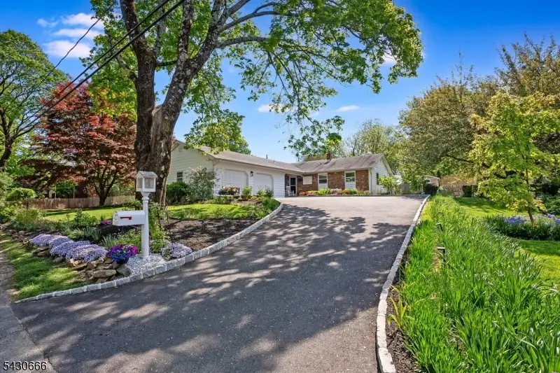 4 Hillcrest Ave, Mendham, NJ 07945 - #1