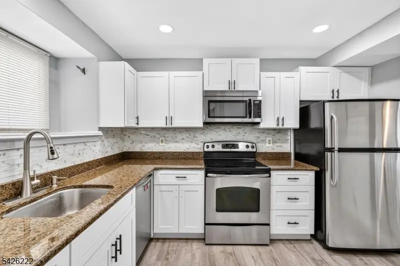 10 Bradovra Ct, Hillsborough, NJ 08844 - #3
