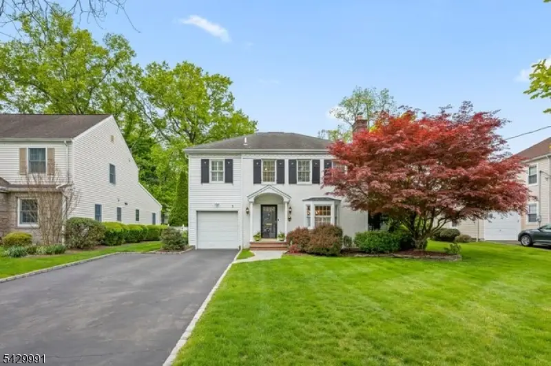 33 Exeter Rd, Millburn, NJ 07078 - #2
