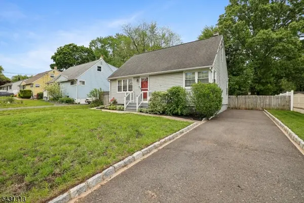 8 Parkway Pl, Sayreville Boro, NJ 08859