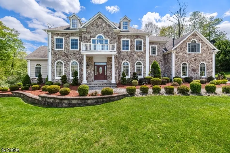 8 Peach Tree Ln, Chester, NJ 07930 - #1