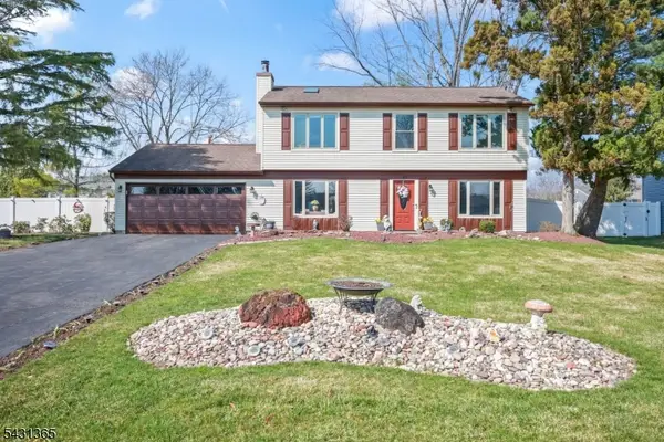 19 Plymouth Ln, Manalapan Twp., NJ 07726