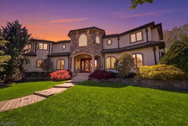 305 Blauvelt Ct, Paramus Boro, NJ 07652