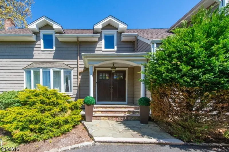 68 Rockledge Dr, Livingston, NJ 07039 - #2