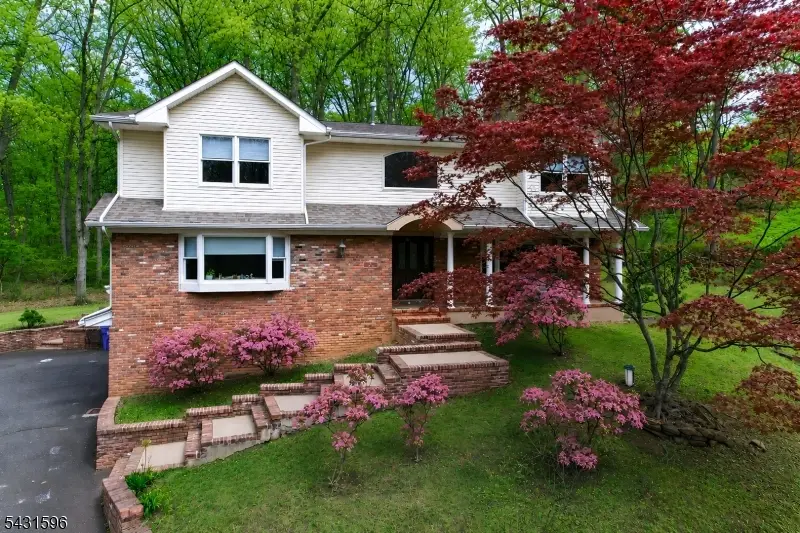 17 Drift Rd, Watchung, NJ 07069 - #1