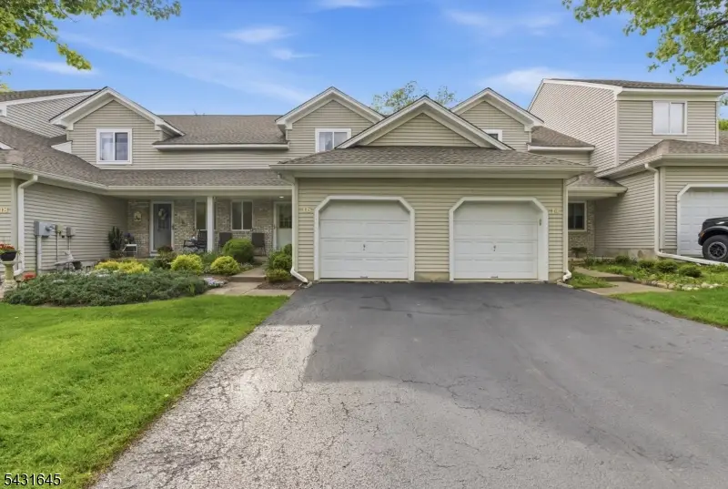 16 Pale Star Ct, Hardyston, NJ 07419 - #3