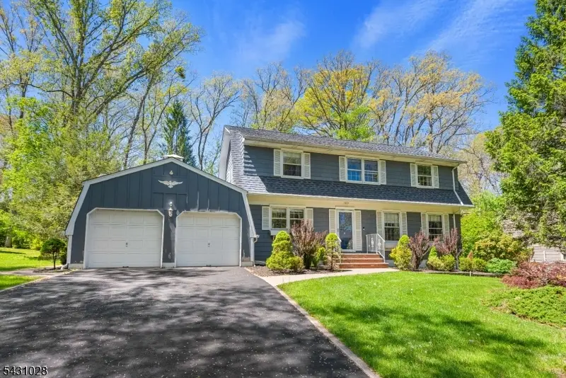 20 E Circuit Dr, Succasunna, NJ 07876 - #1