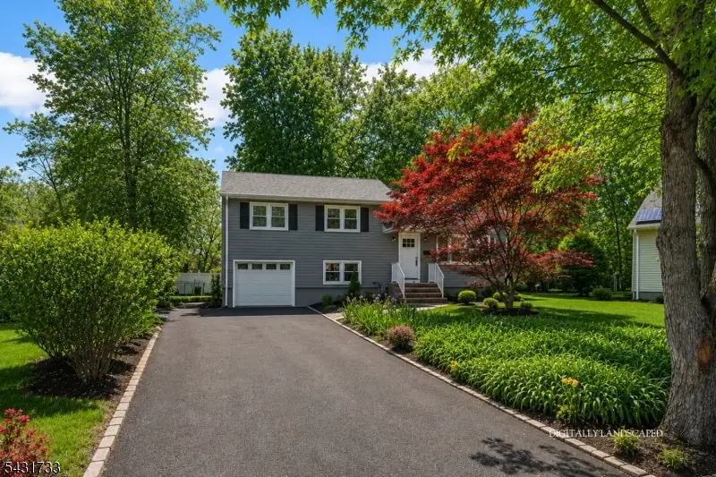 1585 Saint Ann St, Scotch Plains, NJ 07076 - #1