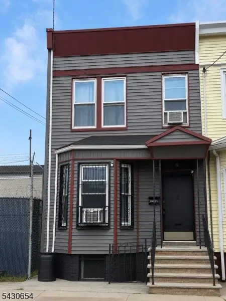 32 Emmet St, Newark, NJ 07114 - #1