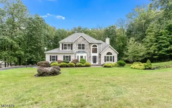 8 Whispering Woods Ln, Sparta Twp., NJ 07871