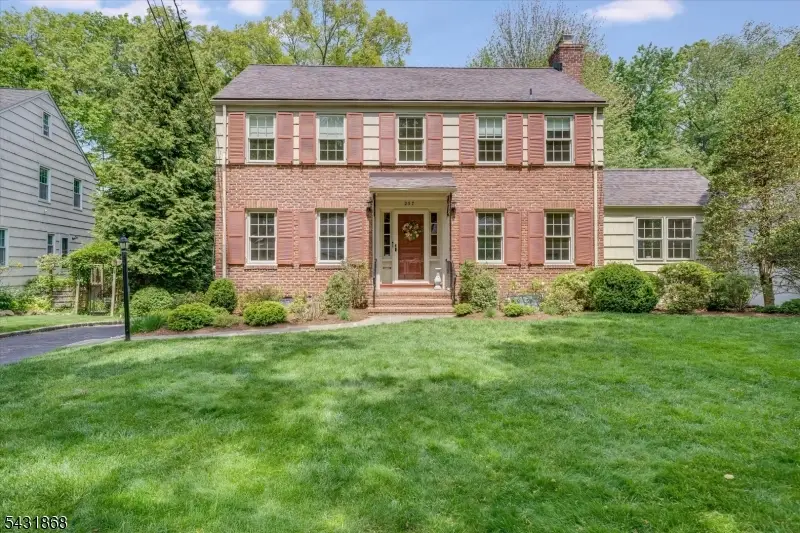 257 Brookhaven Way, Millburn, NJ 07078 - #1