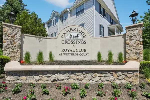 22 Devonshire Dr, Clifton City, NJ 07013