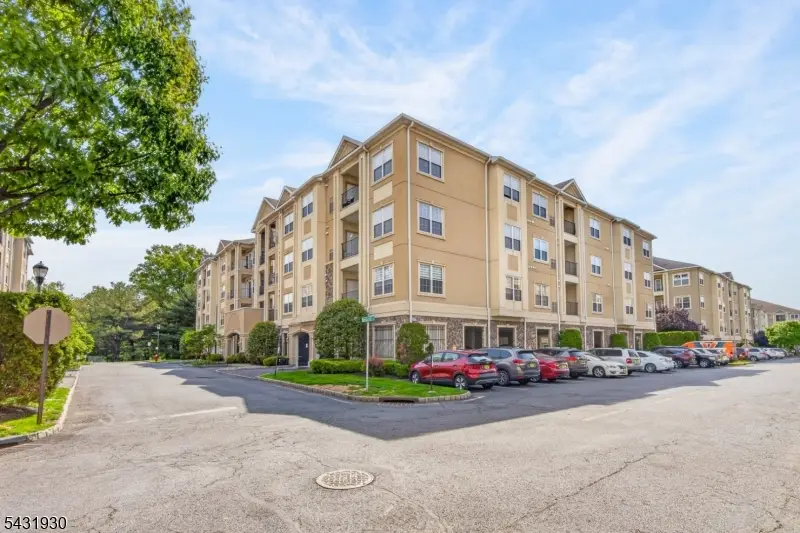 7101 Ravenscroft Rd, Clifton, NJ 07013 - #3