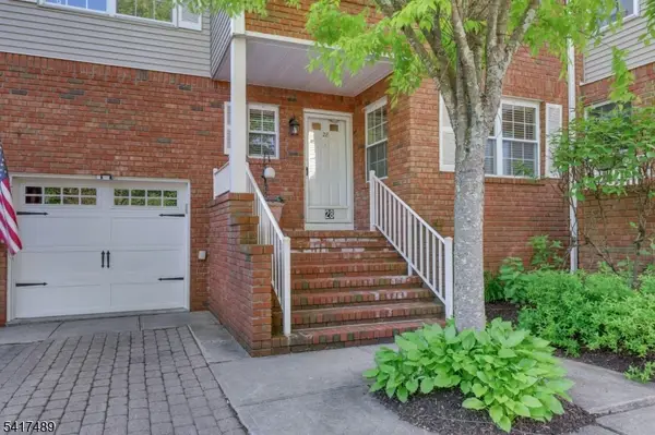 28 Berkeley Sq, Watchung Boro, NJ 07922