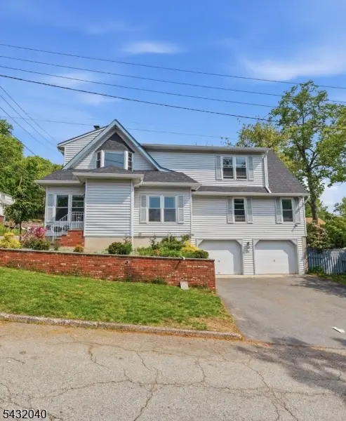 31 Knoble Pl, Hawthorne, NJ 07506 - #1