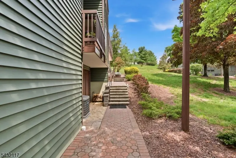 55 Meadowview Dr, Clinton, NJ 08801 - #2