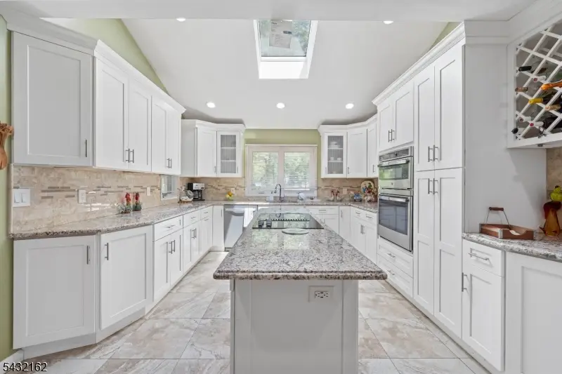 220 Horseshoe Rd, Berkeley Heights, NJ 07922 - #2