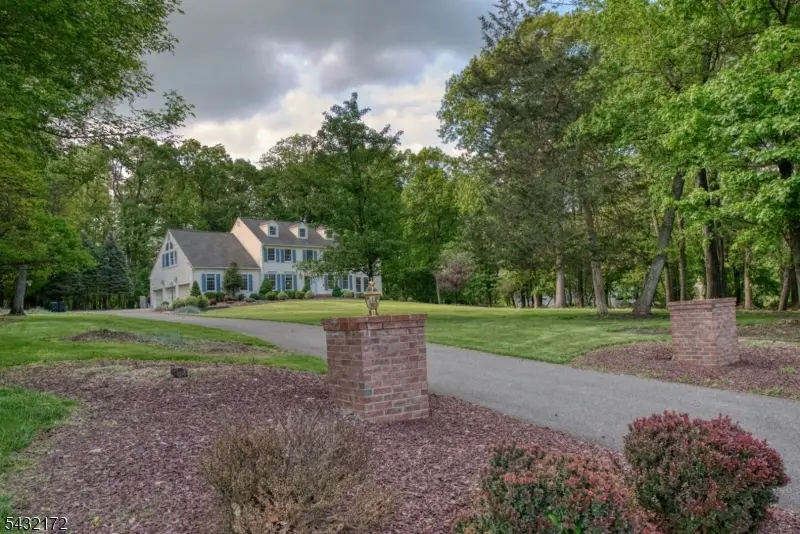 40 Rustic Trl, Raritan, NJ 08822 - #1