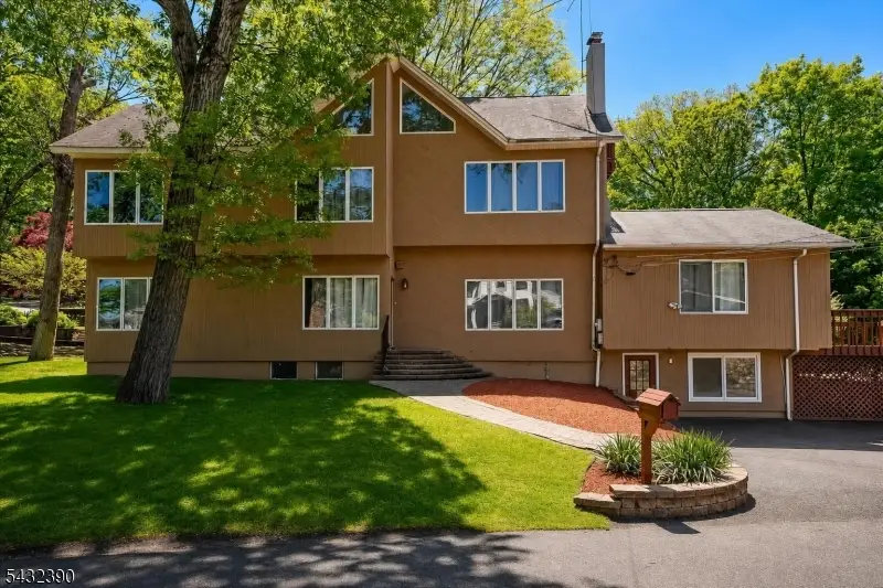 17 Hickory Dr, Oakland, NJ 07436 - #1