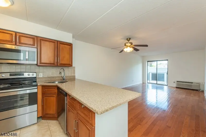 5 Linden St #3J, Hackensack, NJ 07601 - #1