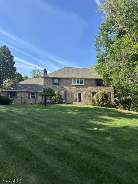 7 Bedford Ct, Clinton Twp., NJ 08801