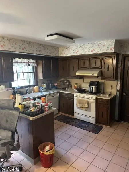 7 Bedford Ct, Clinton, NJ 08801 - #3