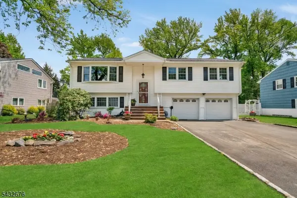 98 Vassar Dr, Paramus Boro, NJ 07652