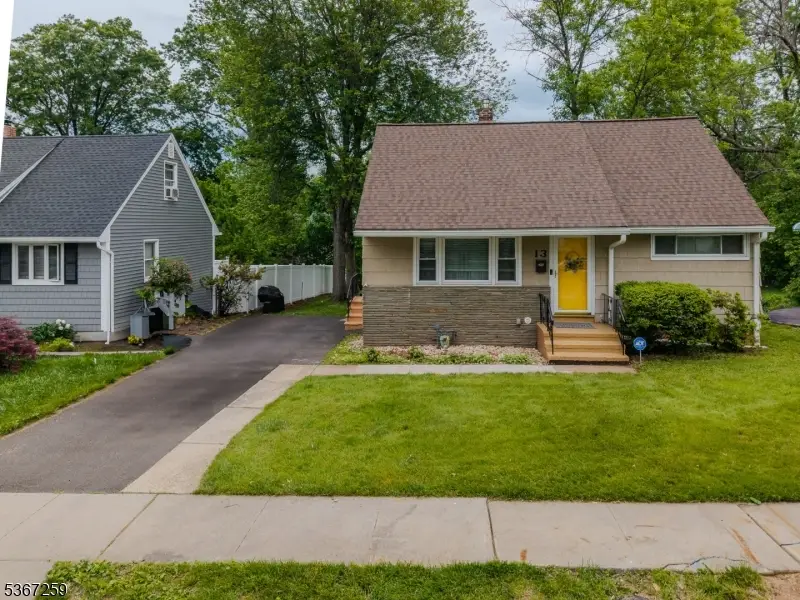 13 Independence Dr, Roselle, NJ 07203 - #1