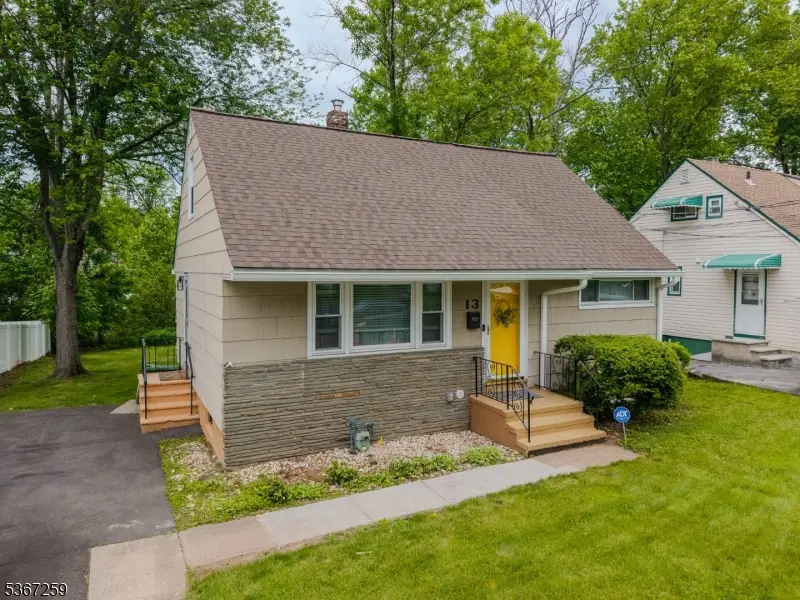13 Independence Dr, Roselle, NJ 07203 - #2