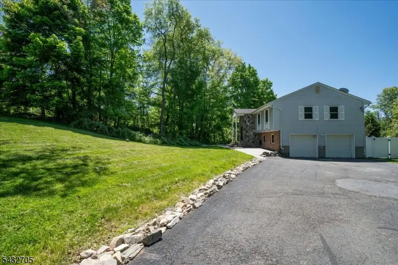 14 Lounsberry Hollow Rd, Vernon, NJ 07461 - #2