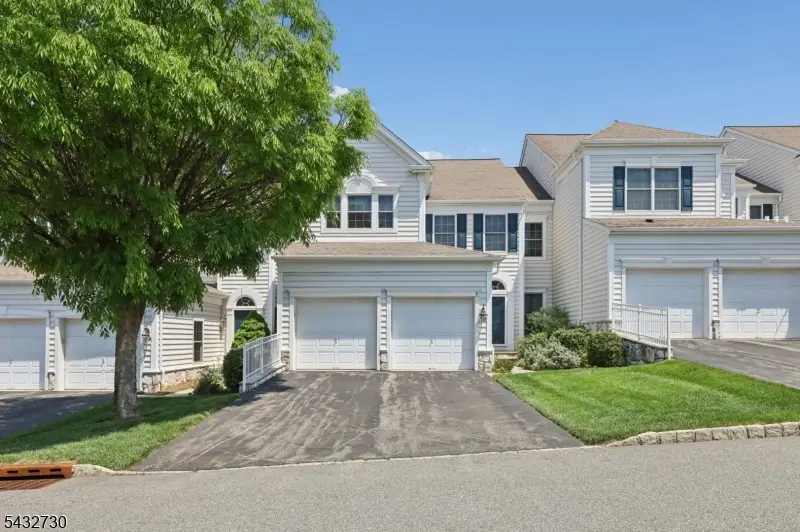 8 Yorktown Ln, Totowa, NJ 07512 - #1