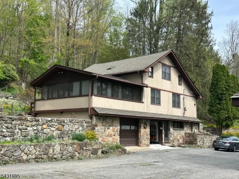 330 W Baldwin St, Hackettstown, NJ 07840 - #2
