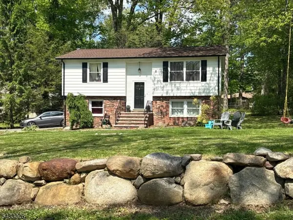 19 Circle Dr, West Milford Twp., NJ 07438