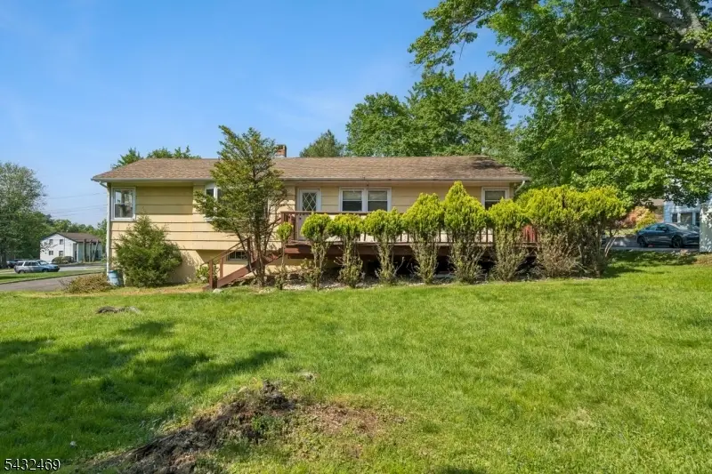 12 Clover Ct, Cedar Grove, NJ 07009 - #3