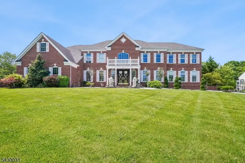 23 Balmoral Dr, Pittstown, NJ 08867 - #1
