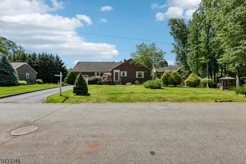 27 Shawnee Rd, Cranford, NJ 07016 - #3