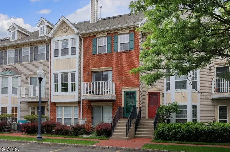 33 Dogwood St, Jersey City, NJ 07305 - #1