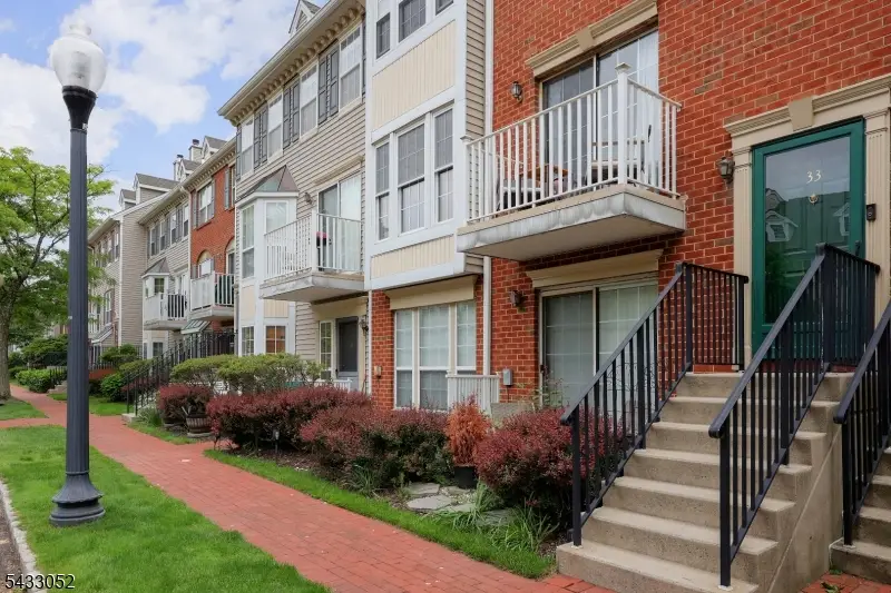 33 Dogwood St, Jersey City, NJ 07305 - #2