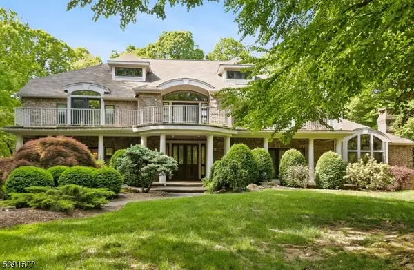 830 W Shore Dr, Kinnelon Boro, NJ 07405