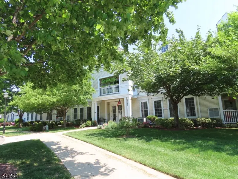4020 Brookfield Glen Dr, Brookfield, NJ 07823 - #1