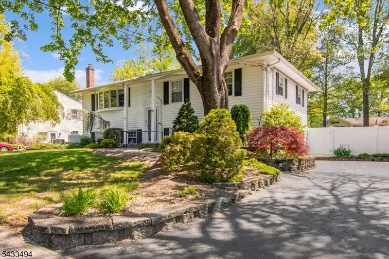 44 Summit Rd, Oak Ridge, NJ 07438 - #1