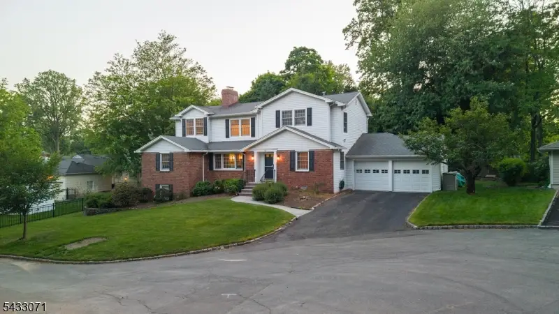 18 Pine Ridge Dr, Summit, NJ 07901 - #1
