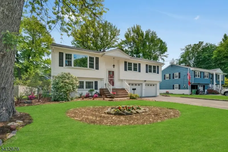 98 Vassar Dr, Paramus, NJ 07652 - #2