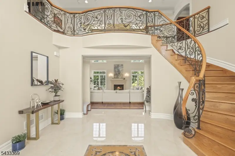 9 Lafayette Dr, Livingston, NJ 07039 - #2
